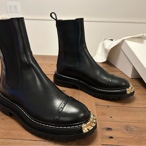 Sandro women’s Ankle boots in Black size 10.5 US / 41 European.